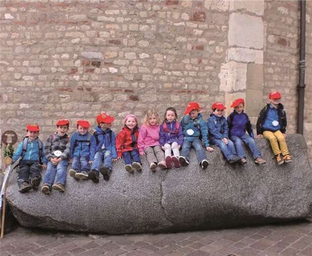 Die Wackelzahnkinder auf dem Domstein in Trier. Privat