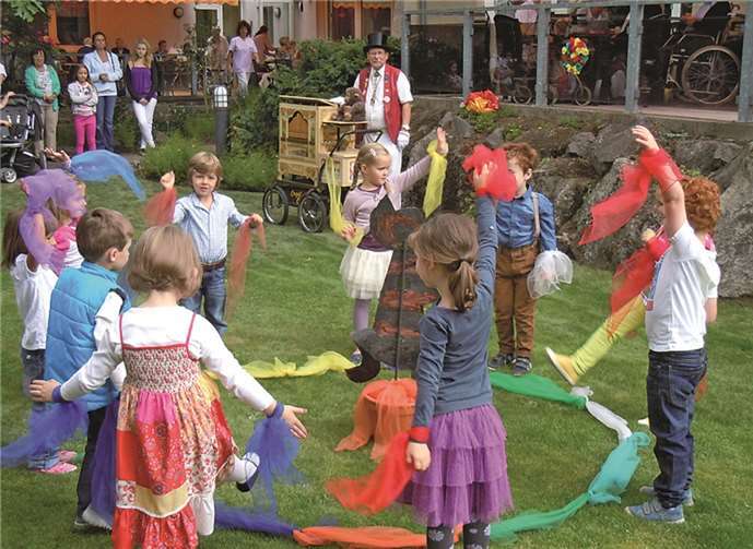 Die Wackelzahnkinder der Kindertagesstätte zeigten zwei Tänze. privat