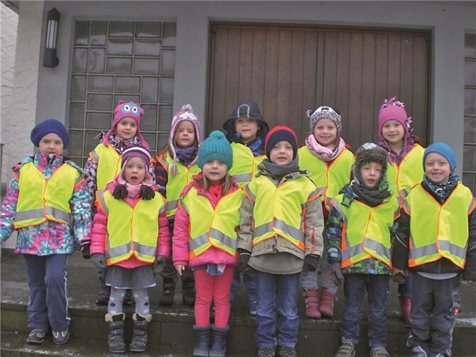 Die Wackelzahnkinder konnten sich nach bestandener Verkehrserziehung über eine Urkunde freuen.privat