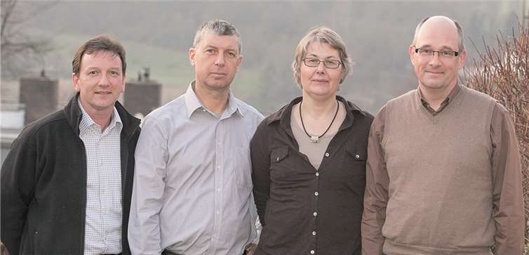 Die Wählervereinigung „Unser Wachtberg“ will bei der Kommunalwahl am 25. Mai im Drachenfelser Ländchen antreten. Der Vorstand besteht aus (v.l.): Holger Drach, Ulrich Feyerabend, Jutta von der Gönna und Andreas Löllgen.JOST