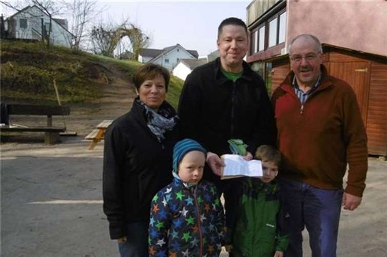 Die Wahlhelfer spendeten ihr „Erfrischungsgeld“ vom Wahltag.Privat