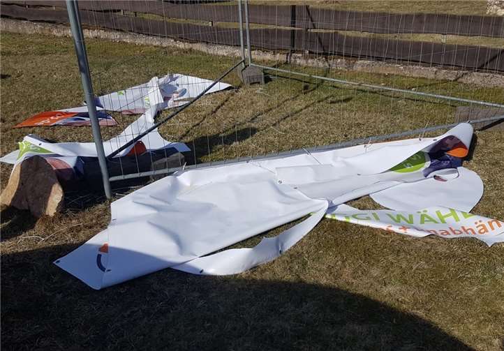 Die Wahlwerbebanner des parteilosen Landtagskandidaten Siggi Verdonk wurden zerstört.Foto: Privat