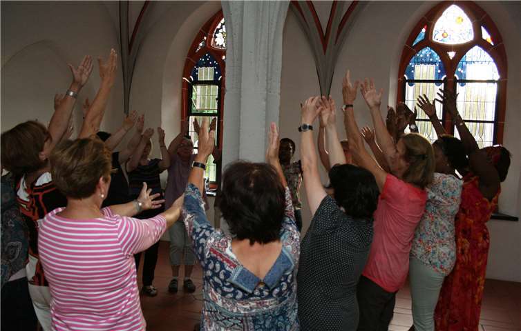 Die Waldbreitbacher Franziskanerinnen laden zum Seminar „Bibel getanzt“ auf den Klosterberg ein.Foto: Andrea Schulze