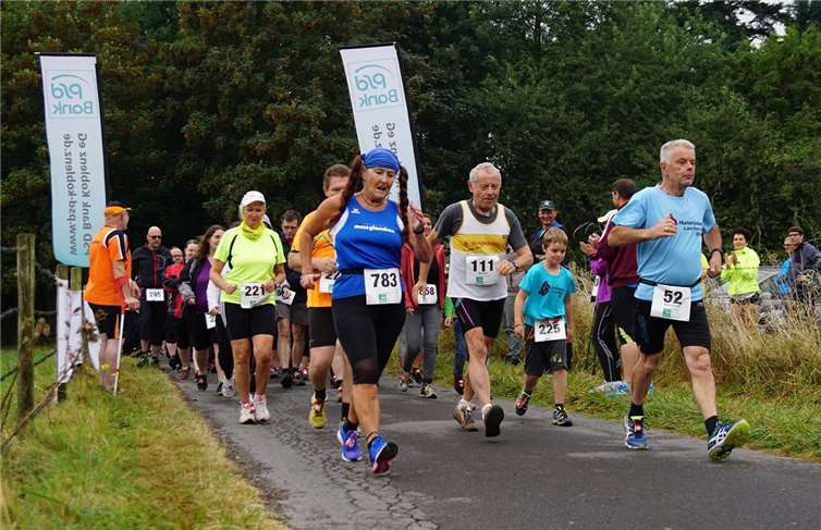 Die Walker starteten über fünf Kilometer.