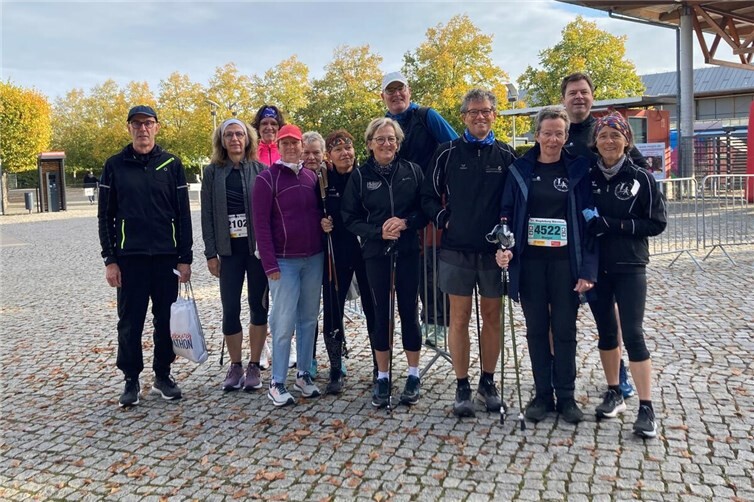 Meddy's LWT erobert den Magdeburg-Marathon Die Walking- und Nordic-Walking-Gruppe von Meddy‘s LWT Koblenz beim 21. Magdeburg-Marathon – bestens gelaunt vor dem Start. Foto: Petra Hiller