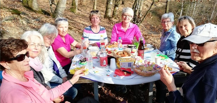 Die Walkinggruppe setzt Frühlingsakzente.