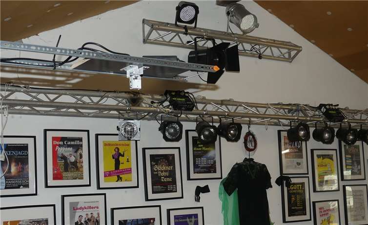 Die „Wall of Fame“ im Spielraum der Kleinkunstbühne „Altes Wasserwerk“, zeigt die bis heute präsentierten Aufführungen.