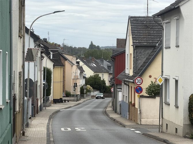 Die Wallstraße in Sinzig: Wird hier deutlich zu schnell gefahren?