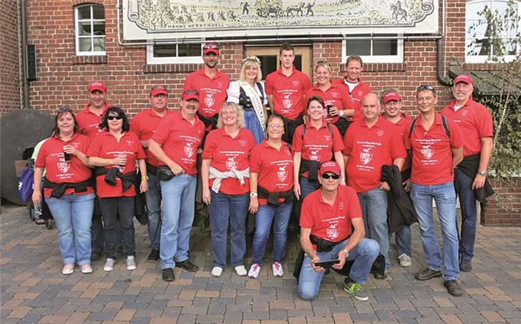 Die Walporzheimer trafen auch die erste Kornkönigin in Haselünne. privat
