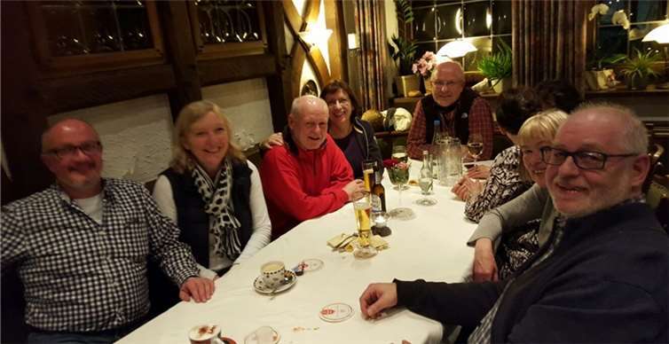 Die Wanderer bei ihrer Rast.privat