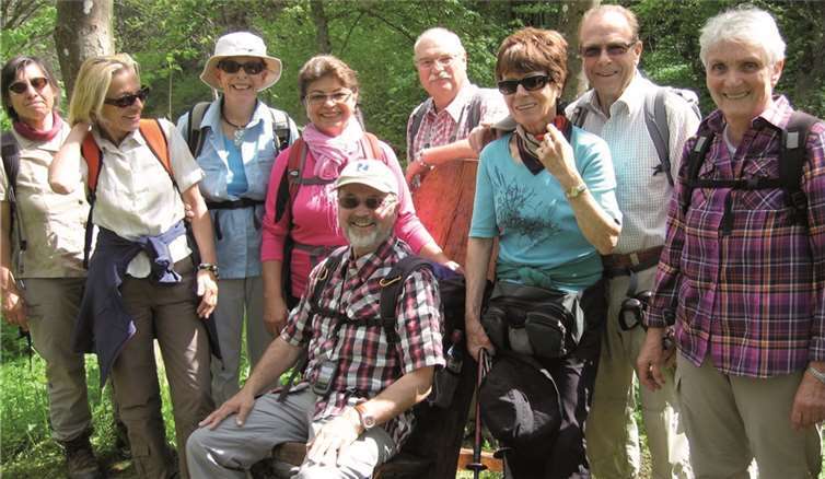 Die Wanderer besichtigten verschiedene römische Kulturdenkmäler. privat