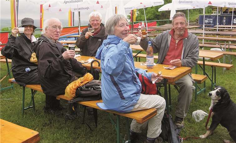Die Wanderer des Eifelvereins Remagen wanderten auch bei Regenwetter auf die Landskrone. Privat