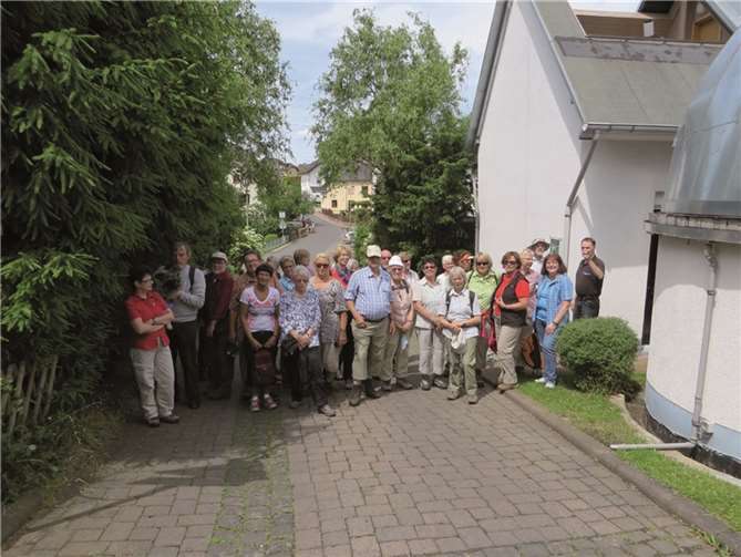Die Wanderer freuen sich über das gute Wetter. privat