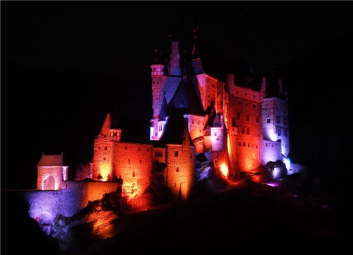 Die Wanderer konnten sich über diese besondere Ansicht der Burg Eltz freuen.