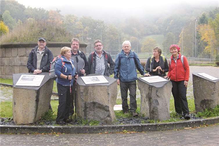 Die Wanderer kurz vor dem Start in Nickenich. Privat