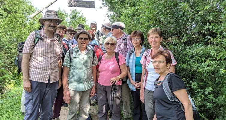 Die Wanderer machten sich auf, um den Traumpfad Schwalberstieg zu erwandern. Fotos: Taunusklub Bad Ems