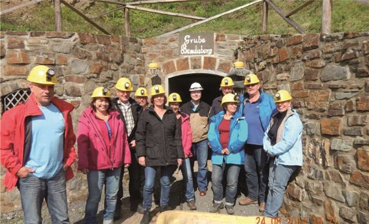 Die Wanderer vor der Grube Bendisberg. privat