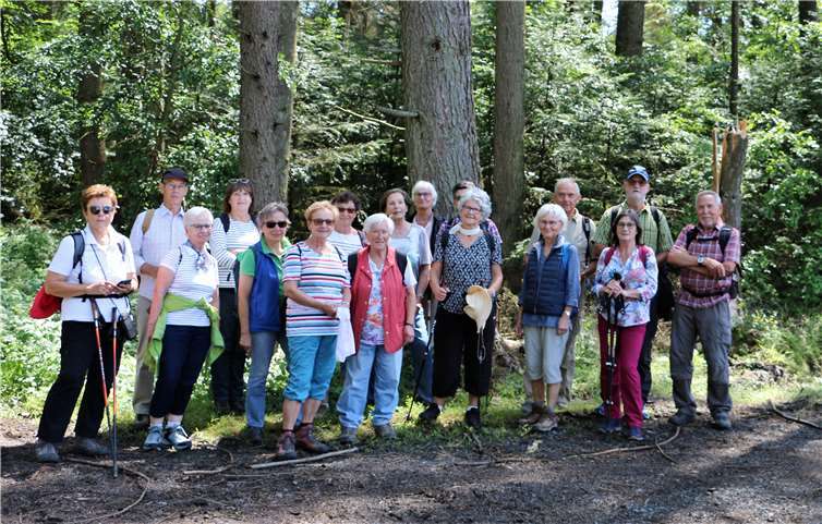 Die Wanderfreunde de Ev. Vereins Heddesdorf auf dem Köppelrundweg. Foto: privat