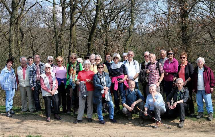 Die Wanderfreunde des Evangelischen Vereins an der Aussicht Rosenberg über Kobern-Gondorf. Foto: privat