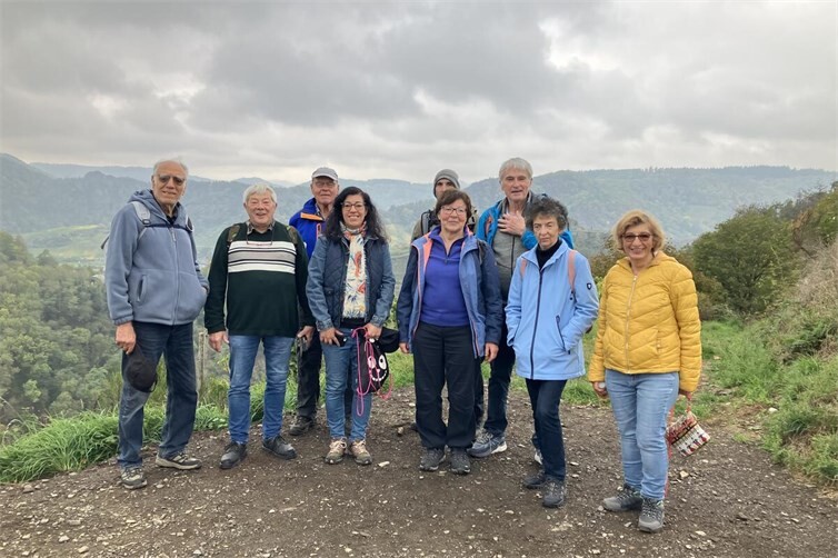 Die Wandergruppe am  Aussichtspunkt „Saffenburg“