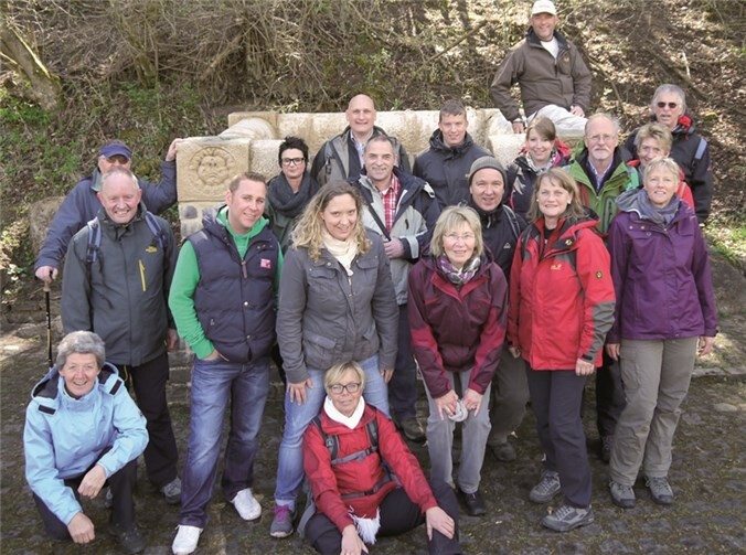 Die Wandergruppe am „Grünen Pütz“. privat