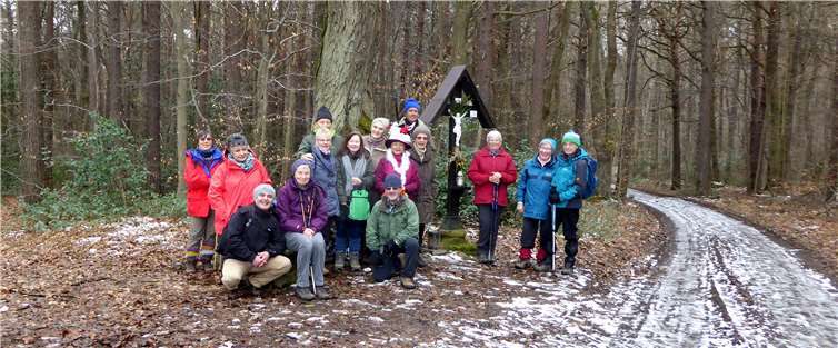 Die Wandergruppe am Holzweiler Kreuz.Günter Hussong