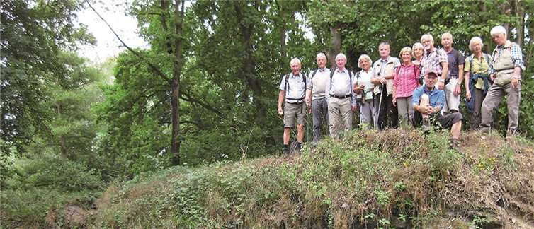 Die Wandergruppe am Wasserfall der Nette.  Privat