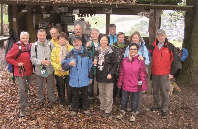 Die Wandergruppe an der Driesch-Hütte. privat
