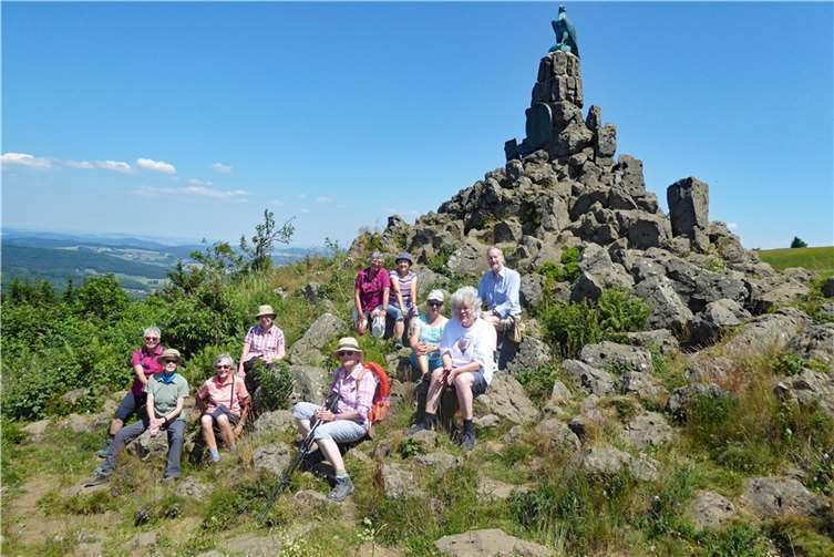 Die Wandergruppe auf der Wasserkuppe.  Foto: privat