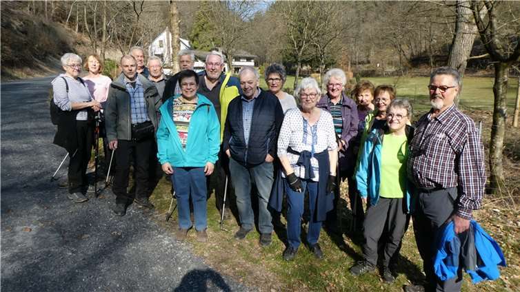Die Wandergruppe bei der Hümmericher Mühle.  Foto: privat