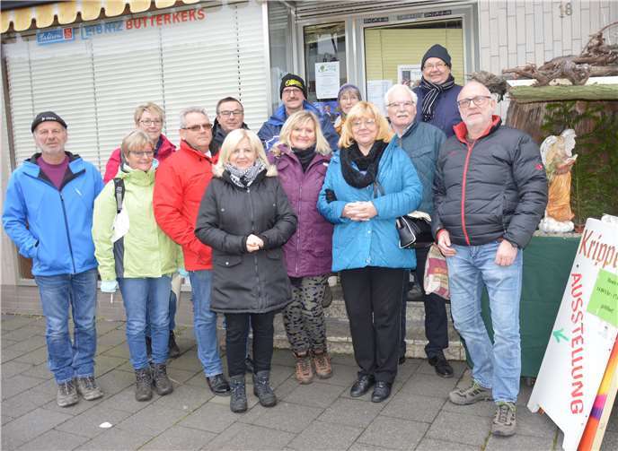 Die Wandergruppe besuchte die Ausstellung im Weindorf Rech. Foto: privat