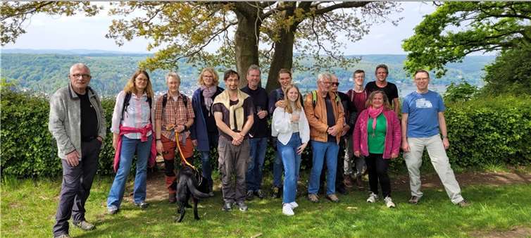 Die Wandergruppe der SPD konnte sich immer wieder über schöne Ausblicke freuen.  Foto: privat