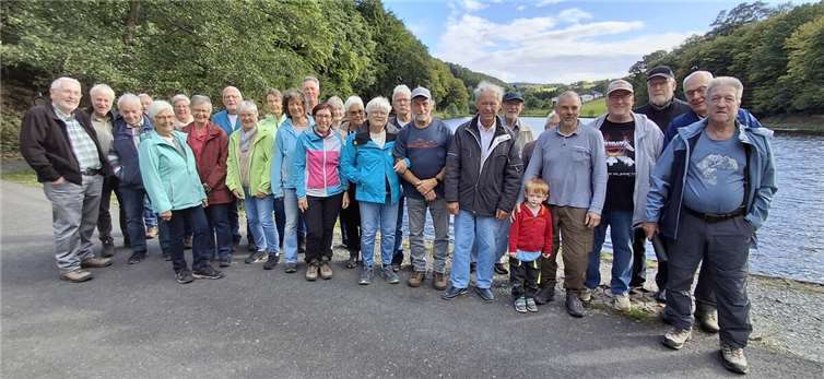 Die Wandergruppe der Seniorengemeinschaft Hümmerich hatte sich für ihre Septemberwanderung am Donnerstag, den 11. September 2025, die Geo Route „Im Tal der alten Hütte“ ausgesucht. Foto: privat