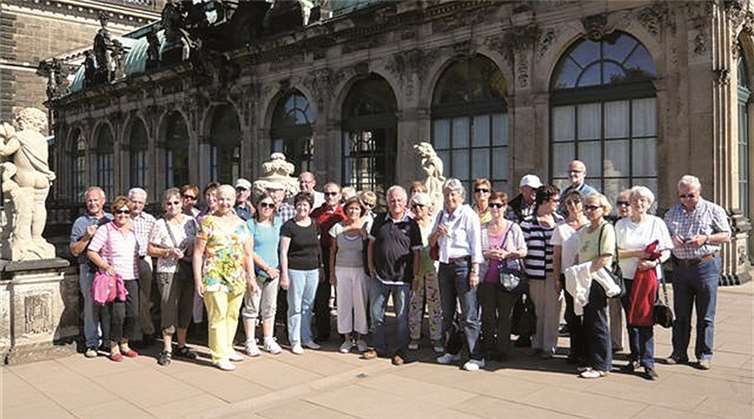 Die Wandergruppe des Eifelvereins vor dem Dresdener Zwinger. privat