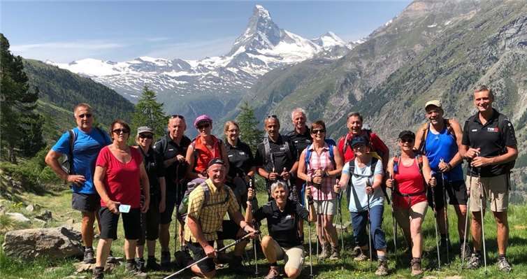 Die Wandergruppe des TVM vor dem Matterhorn.privat