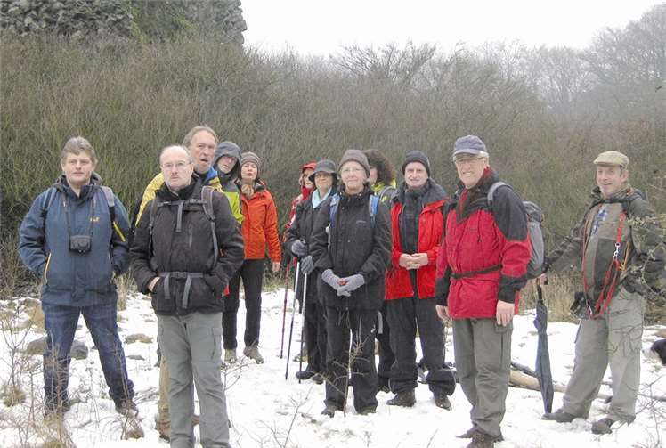 Die Wandergruppe im Im ehemaligen Basaltbruch Scheidskopf. privat