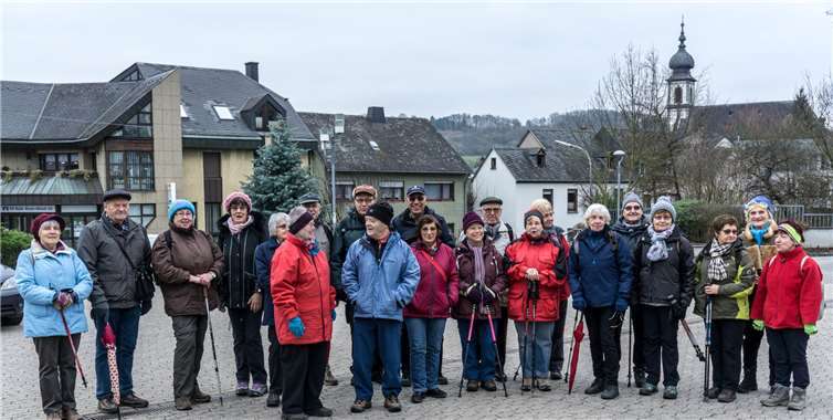 Die Wandergruppe startete mit ihrer Wanderung auf dem Dorfplatz in Saffig. Gernot Labus