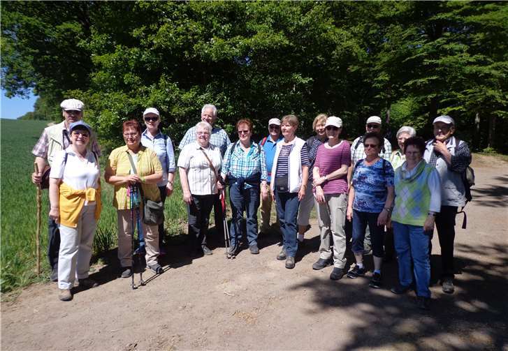 Die Wandergruppe unterwegs im Andernacher Stadtwald und Umgebung. privat