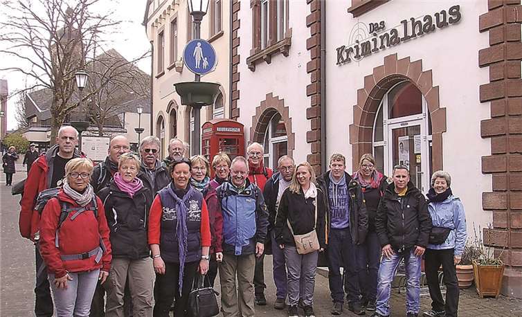 Die Wandergruppe vor dem Kriminalhaus, wo der gemütliche Ausklang stattfand. privat