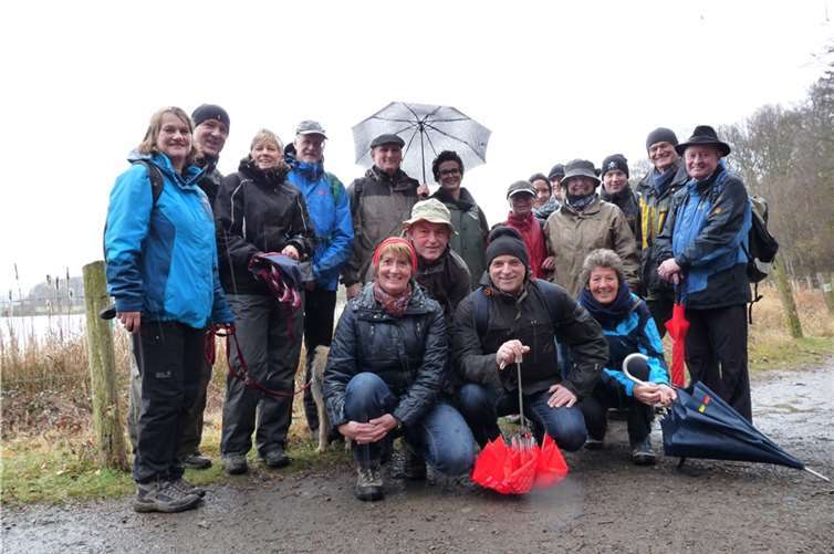 Die Wandergruppe vor dem Rodder Maar.privat