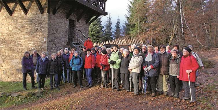 Die Wandergruppe vor dem Wachturm.privat