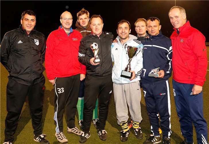 Die Wanderpokalgewinner der Ü-Mannschaft des SV Kripp.privat