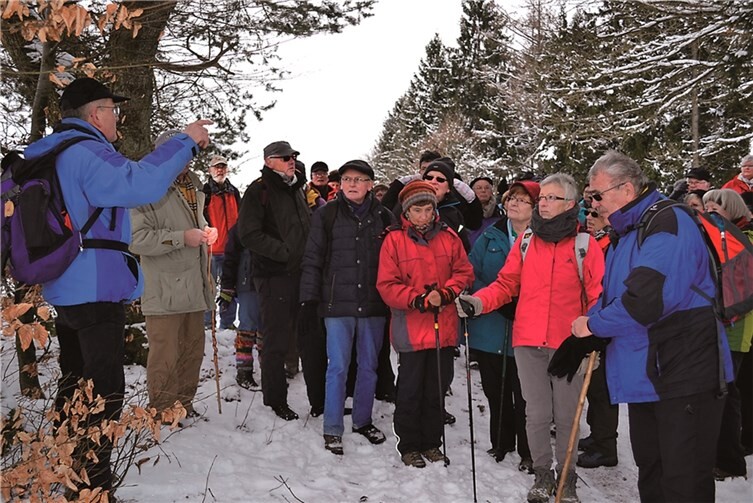 Die Wanderschar in der herrlichen Schneelandschaft bei Ulmen. privat