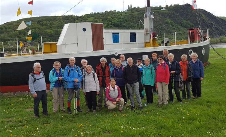 Die Wanderung startete am Aalschokker Katharina.Fotos: privat