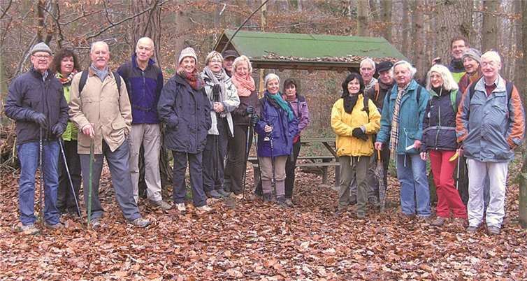 Die Wandervögel vom Eifelverein vor der Heimersheimer Schutzhütte. privat