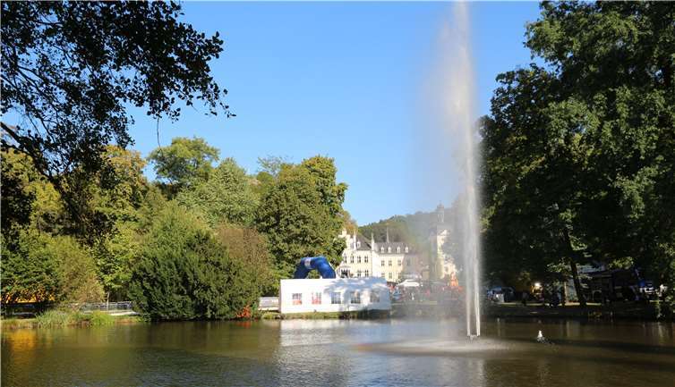 Die Wasserfontäne kann dank Werner Dietz wieder beleuchtet werden. Fotos: GM