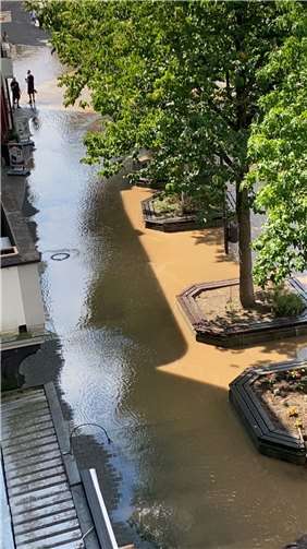 Die Wassermassen stiegen auf eine Höhe von etwa 50 Zentimetern. 