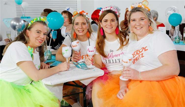 Die Wasserturm-Möhnen begeistern mit buntem Sitzungsprogram.  Foto:Thorsten Stephan