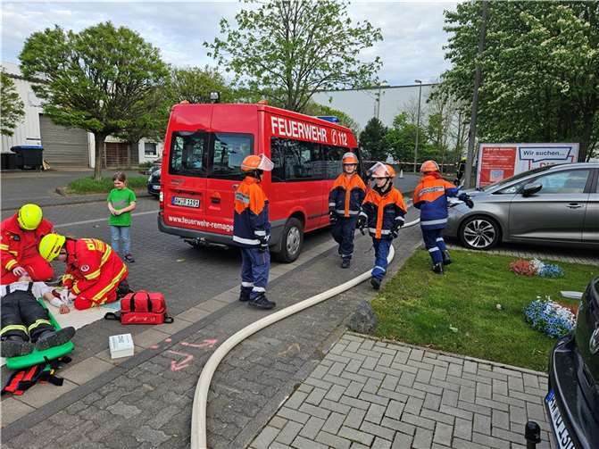 Die Wasserversorgung wurde vom Fahrzeug und Hydrant sichergestellt.