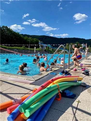 Die Wasserwacht Bad Breisig hatte zum ersten Schnupperschwimmen in das Freizeitbad Remagen eingeladen. Foto: privat